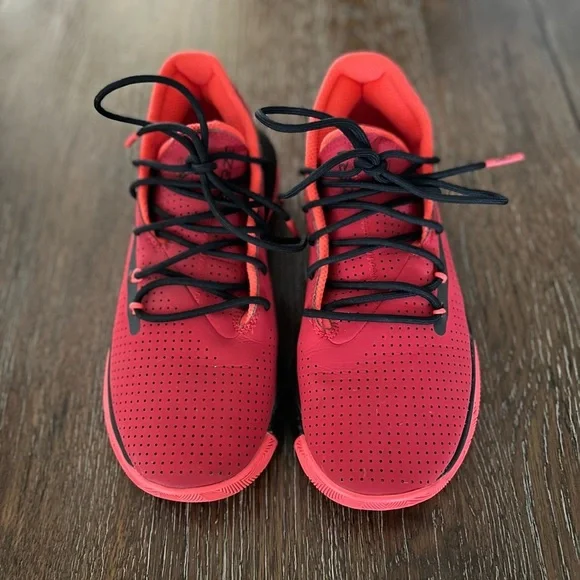 Under Armour Boys Basketball shoes. - Picture 1 of 7